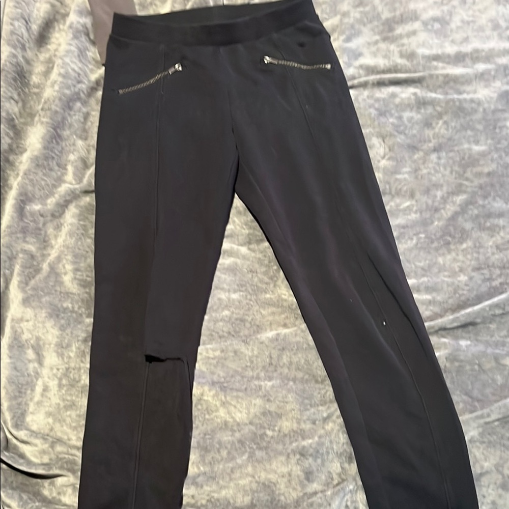 Chic Black Leggings with Zipper Accents